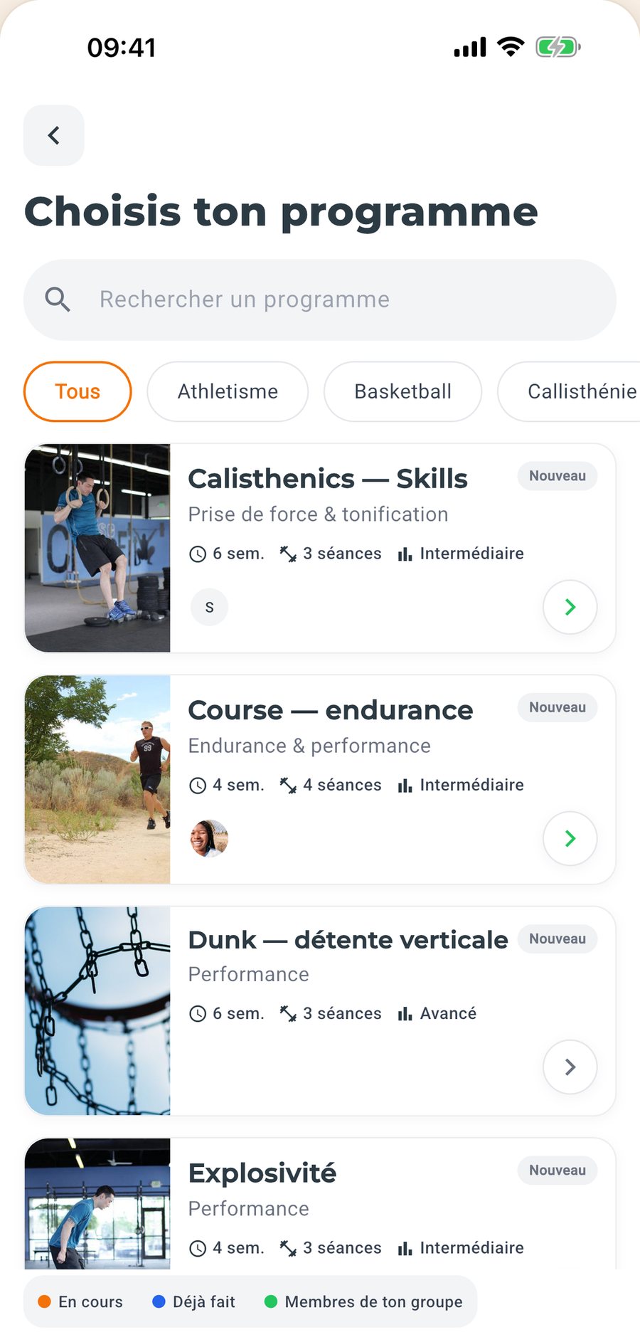 Écran « Choisis ton programme » de Tribos : la recherche, les filtres par discipline et les programmes Calisthenics, Course et Dunk, chacun avec sa durée, ses séances et son niveau